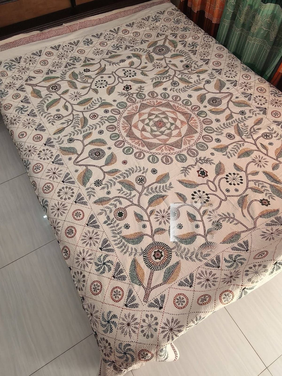প্রিমিয়াম কাঁথা স্টিচ বেডকভার — ব্লাশ মন্ডলা