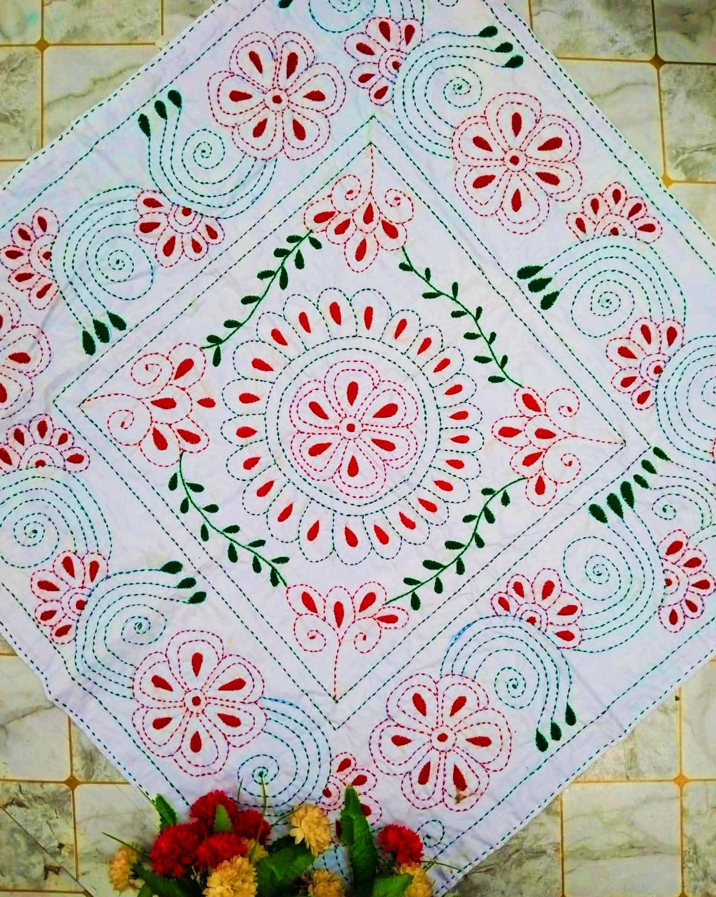 সাদা ফুলেল বেবি নকশি কাঁথা