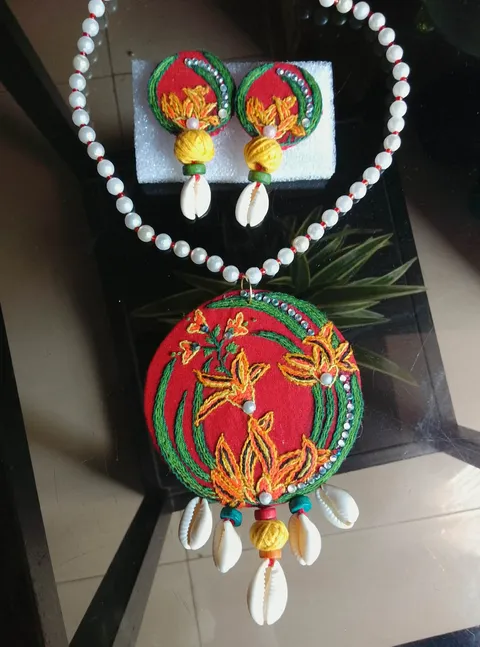 Embroidered Felt Pendant Set — Red with Cowrie Shells